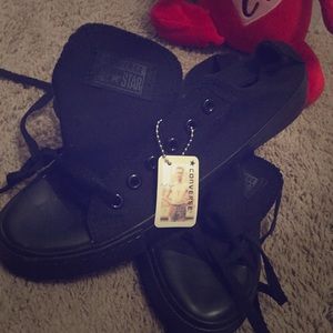 All Black Converse Mens 7.5( See Description)